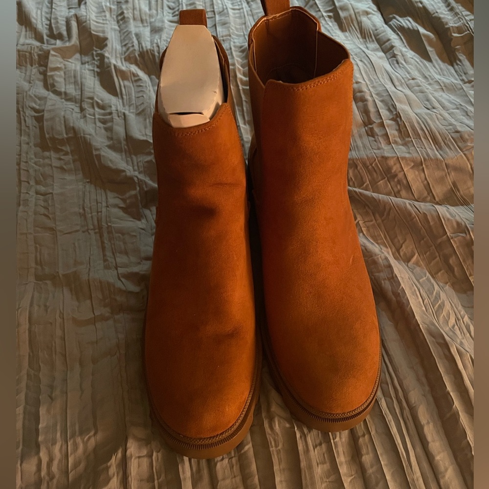 Women’s Chelsea lug boots